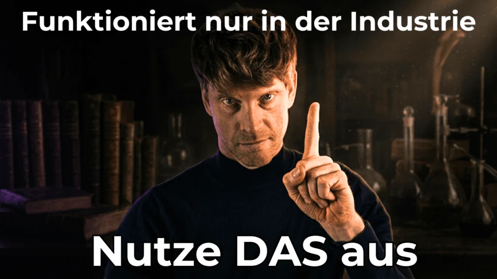 Dennis Redder mit erhobenem Zeigefinger, Schriftzug „Funktioniert nur in der Industrie: Nutze das aus“, Titelbild zu Microsoft Ads
